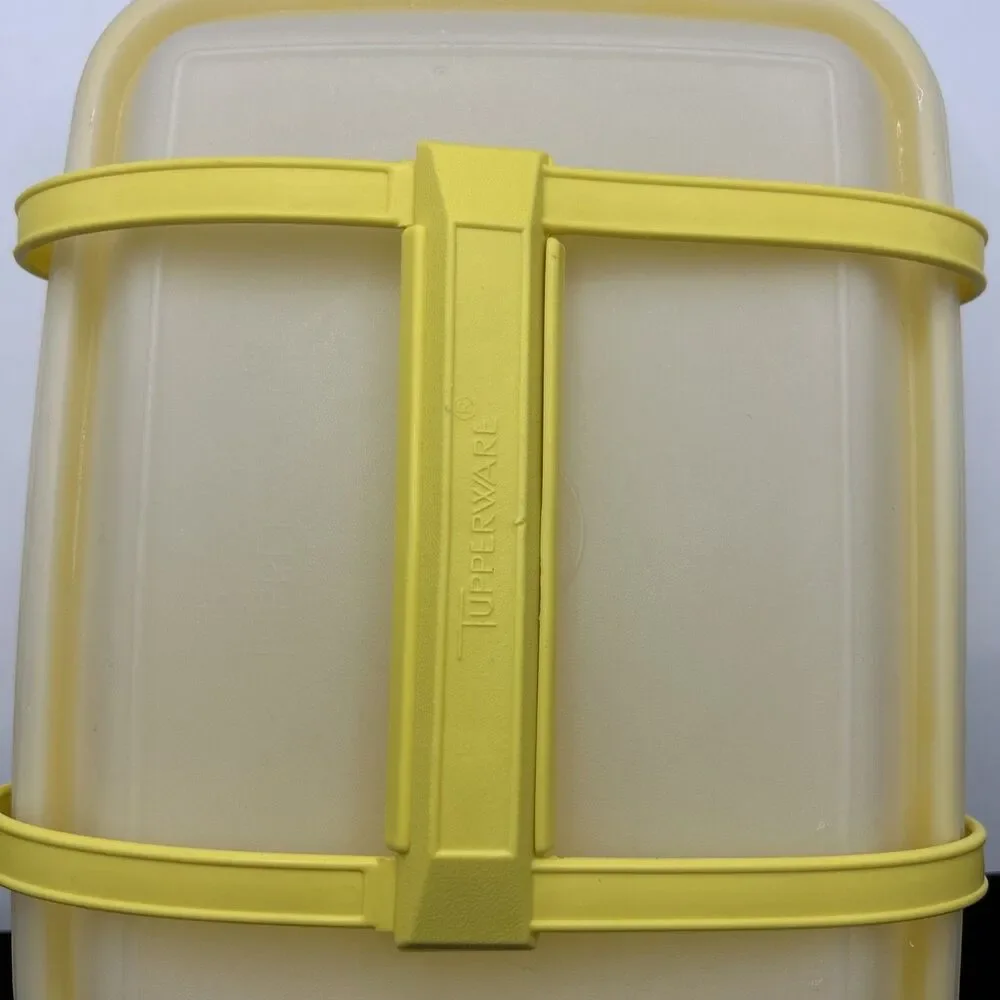 Vintage TUPPERWARE Pack N Carry Lunchbox Yellow